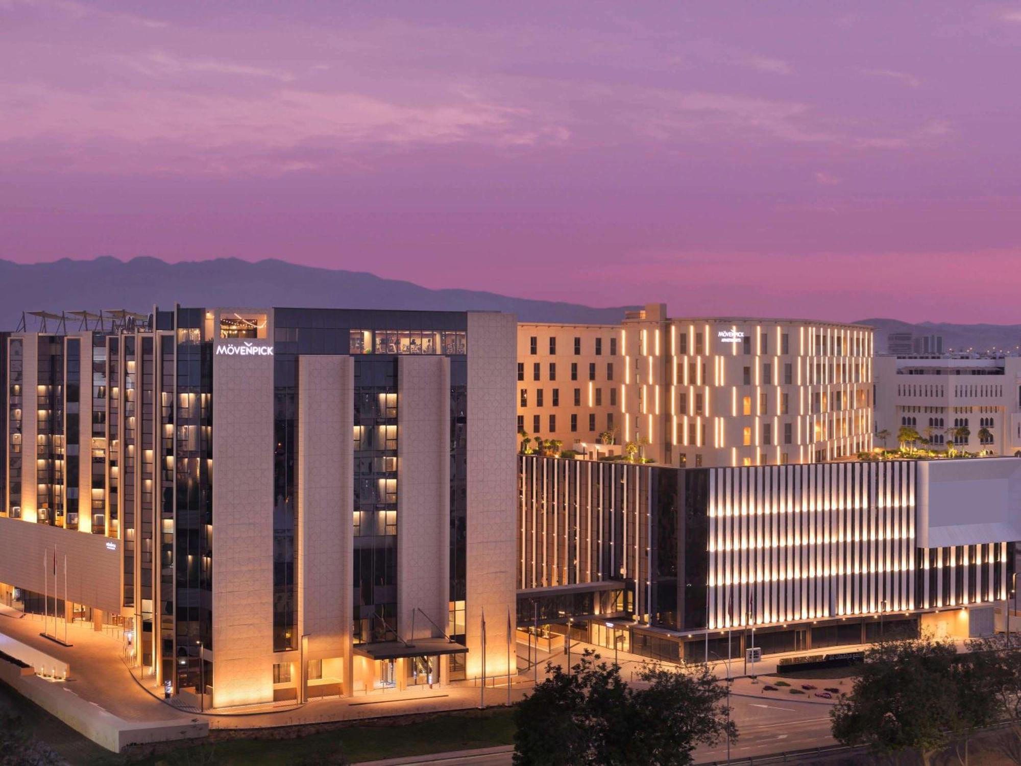 Moevenpick Hotel & Apartments Ghala Маскат Екстериор снимка The West End