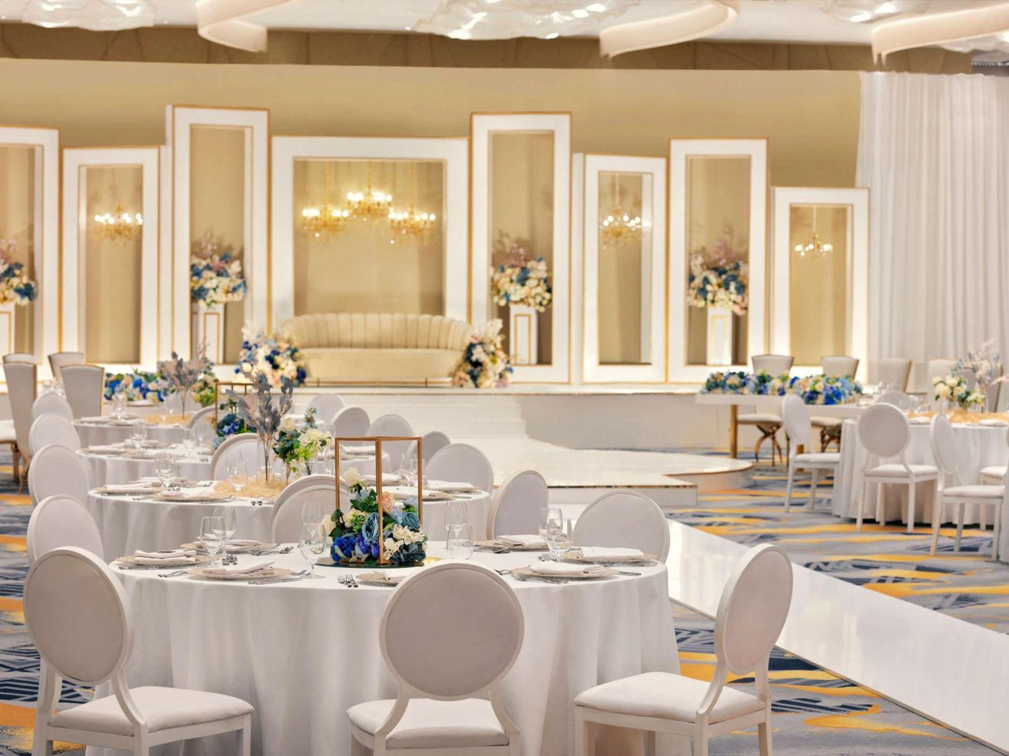 Moevenpick Hotel & Apartments Ghala Маскат Екстериор снимка The ballroom