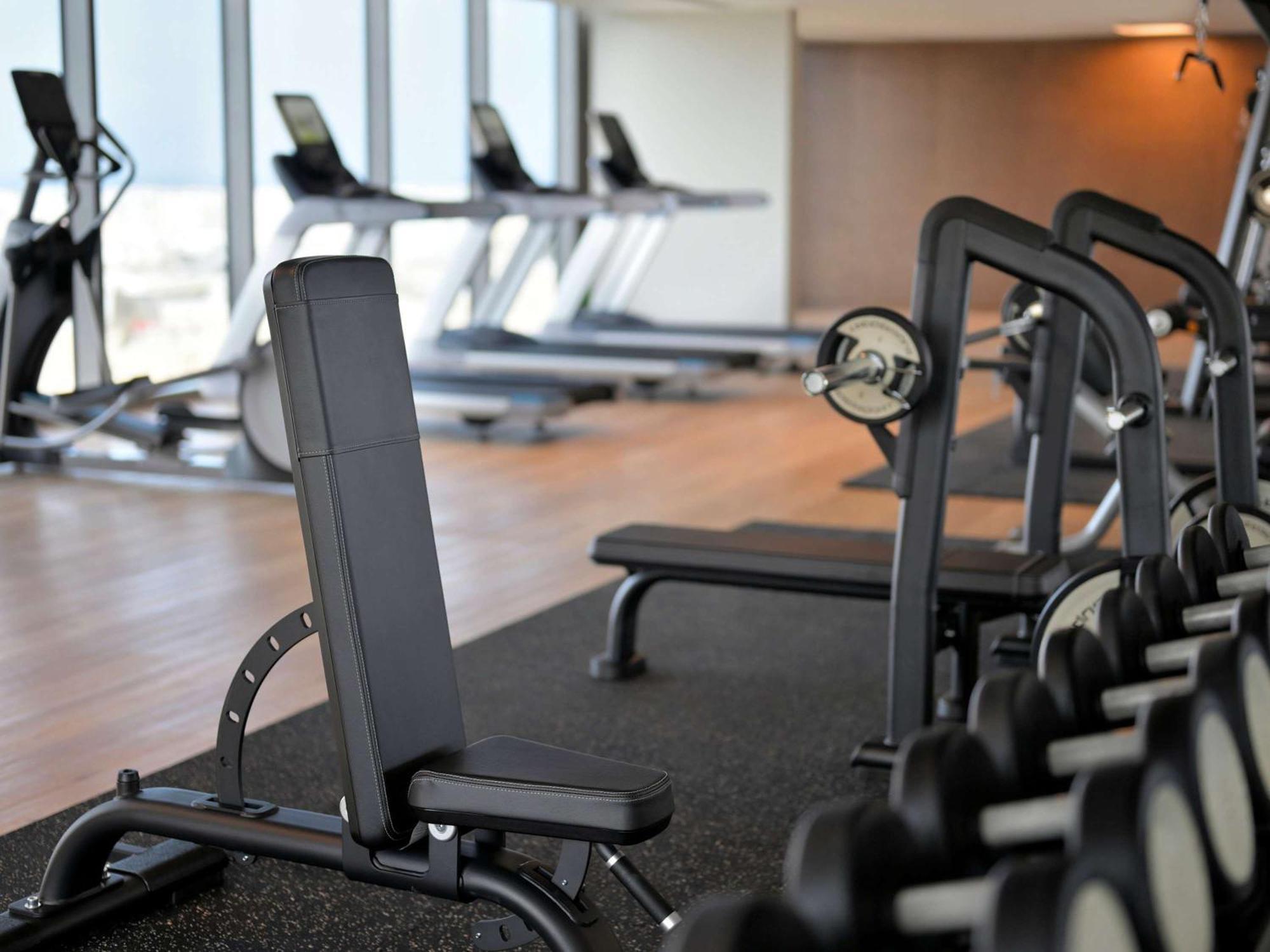 Moevenpick Hotel & Apartments Ghala Маскат Екстериор снимка Parallel bars